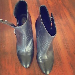 Nine West black booties