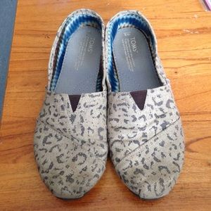 leopard print toms