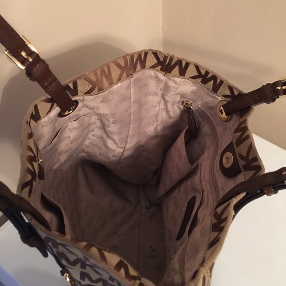 Michael kors tote sold - Picture 2 of 3