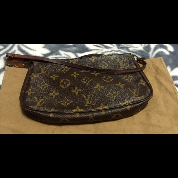 Authentic Louis Vuitton monogram pochette