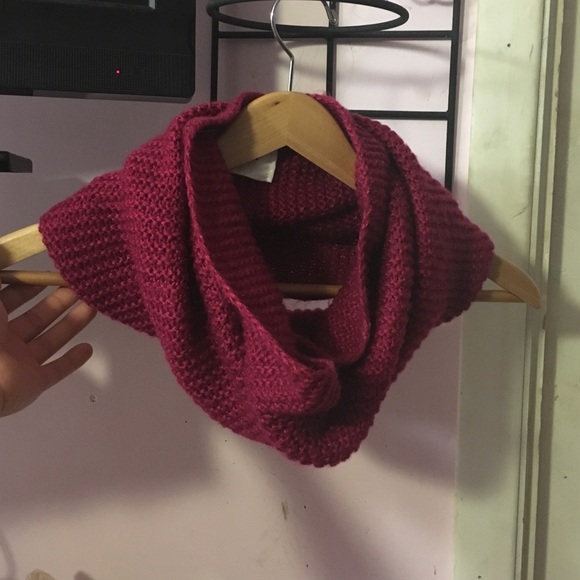 H&M circle scarf.