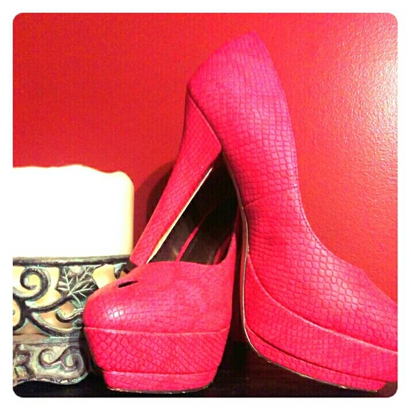 Size 11  Luscious Pink Platform heels - Picture 1 of 2