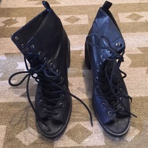 Urban Outfitters  lace up heel
