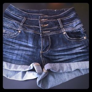 Hi waisted jeans shorts with triple button. Size 7
