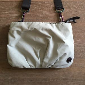 Lululemon Hip to be Free bag