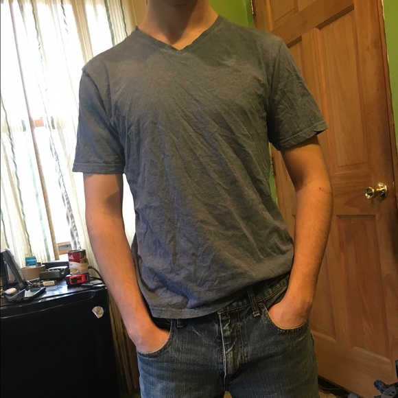 Men's V-neck tshirt
