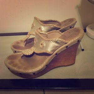 Jack Rogers size 8 gold wedges