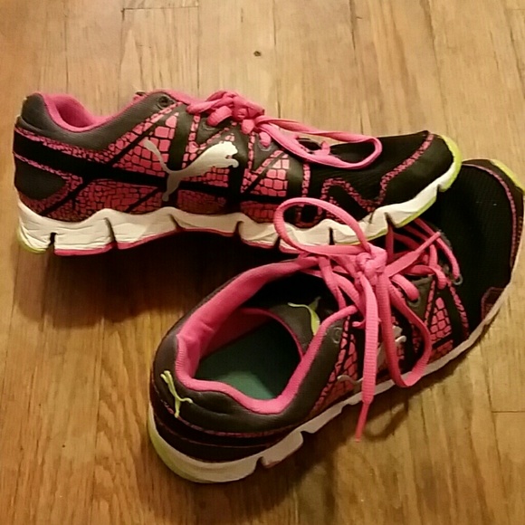 Puma tennis shoes