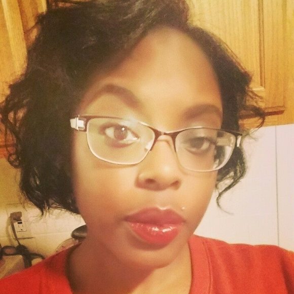 Meet your Posher, Raynette