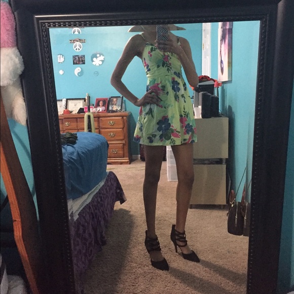 Short Spaghetti strap dress.. - Picture 3 of 3