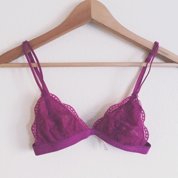 Brandy Melville Other - Berry scallop lace Bralette