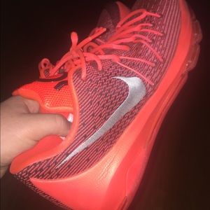 KD 8 info red