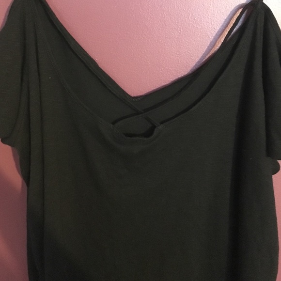 Cold shoulder crossback shirt