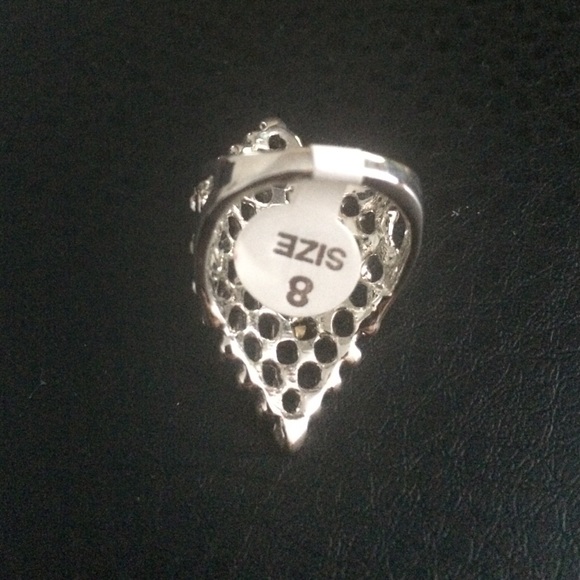 <> Ring - Picture 2 of 3