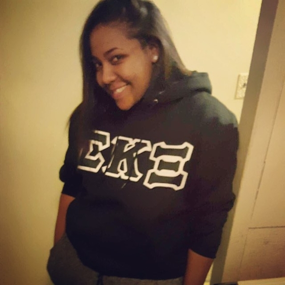 Meet your Posher, Daniella - Picture 1 of 1