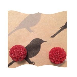 Red flower stud earrings 🌹