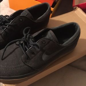 Nike janoskis basically new