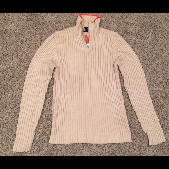 Gap sweater