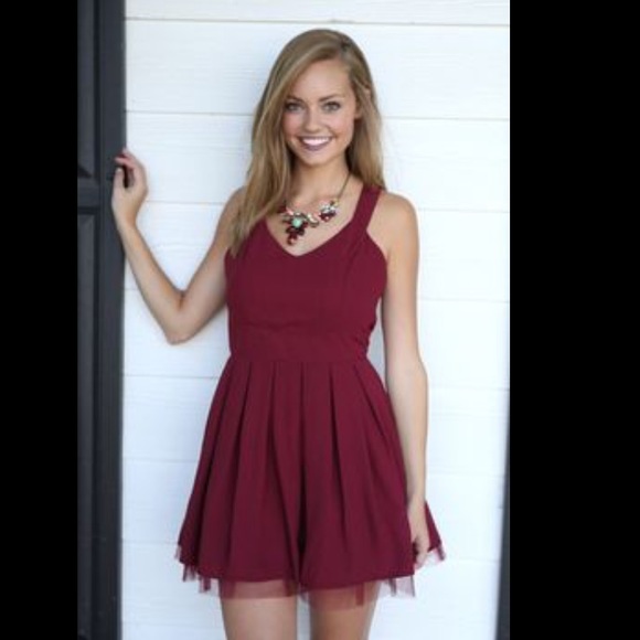 ❣️SOLD❣️Cover girl dress - red dress boutique M - Picture 2 of 4