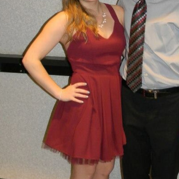 ❣️SOLD❣️Cover girl dress - red dress boutique M - Picture 4 of 4