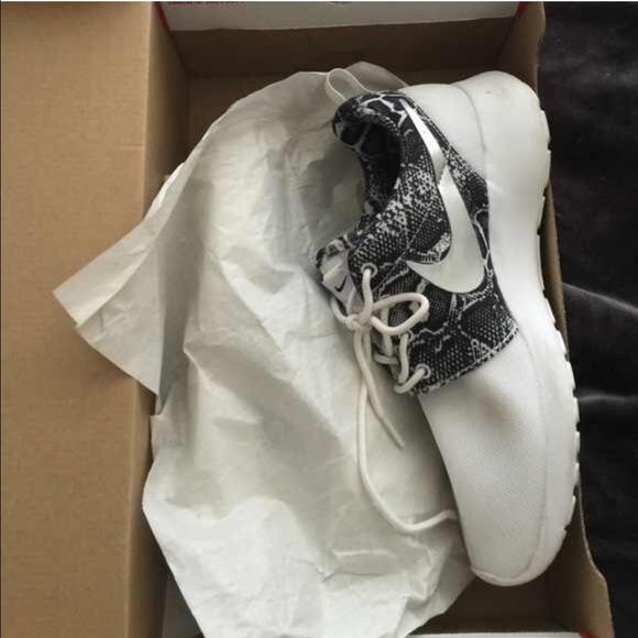Nike roshes Animal print