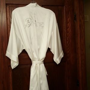 Bride logo short robe side slit pocket