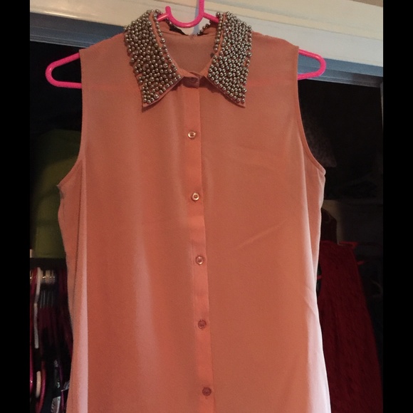 Sleeveless blouse