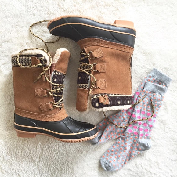 khombu suede sweater accent duck boots