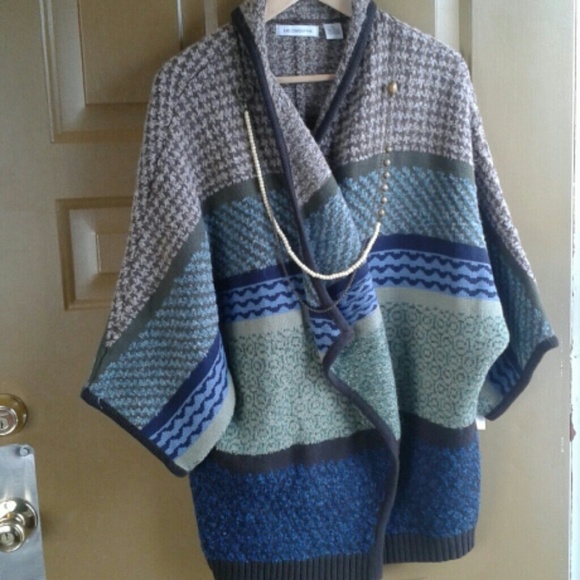Sweaters - Liz Claiborne NWT pretty poncho sweater