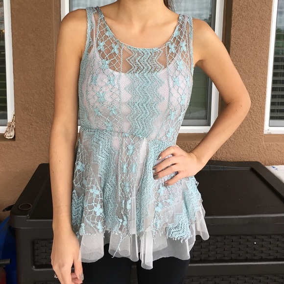 🎉HP🎉🎉 Sheer lace blouse