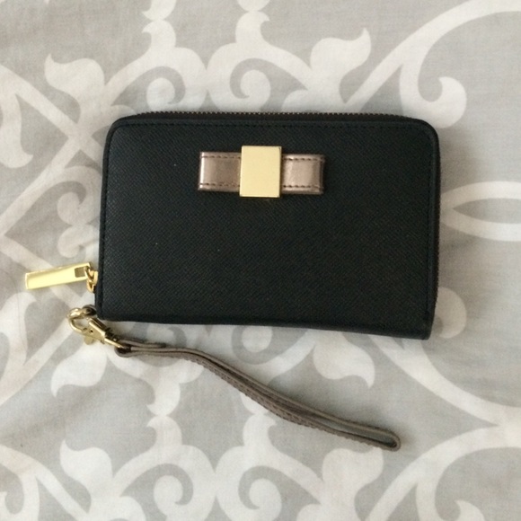 Ivanka Trump Handbags - Ivanka Trump Blair tech wallet/clutch