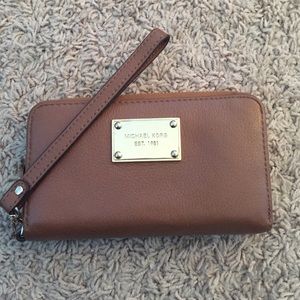 Michael Kors Smartphone Wristlet