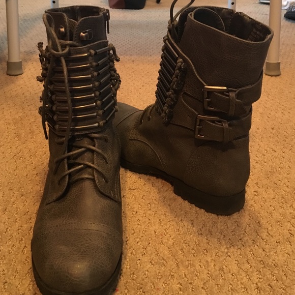 BRAND NEW grey combat boots! - Picture 2 of 3
