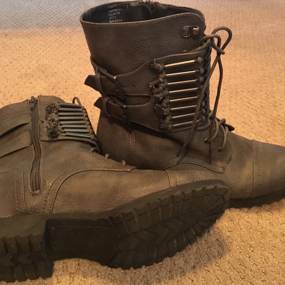 BRAND NEW grey combat boots! - Picture 3 of 3