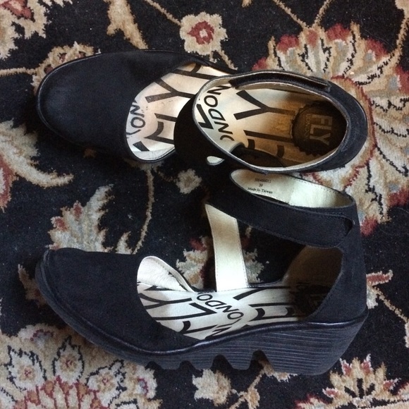 Black Fly London pumps
