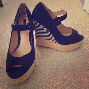 Blue and white striped wedge