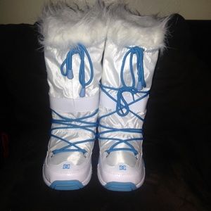 DG snow boots women size 5-6