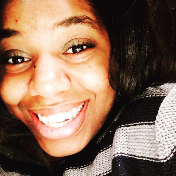 Meet your Posher, Danielle - Picture 1 of 1