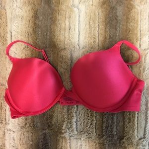 SILKY BRIGHT RED maidenform bra READ DESCRIPTION
