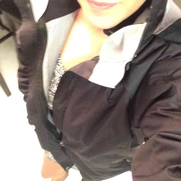 Rain/wind breaker jacket
