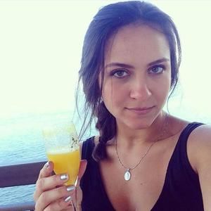 Meet your Posher, Selena