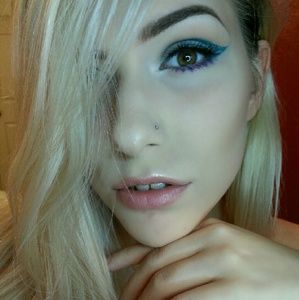 Meet your Posher, Abbie