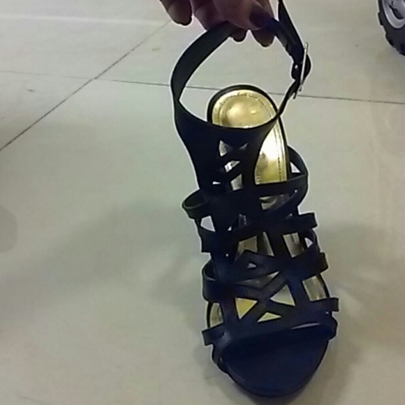 Vince camuto leather sandals