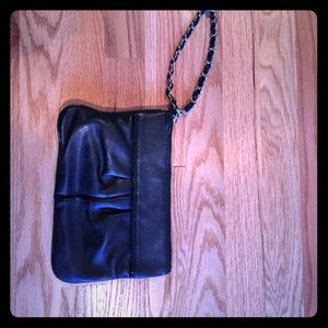 Express black clutch with chain detailed wrislet