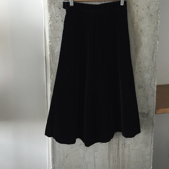 Vintage A line black velvet skirt. - Picture 3 of 4