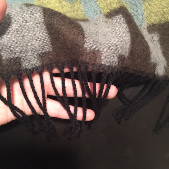 Earth tones fringe scarf - Picture 2 of 2