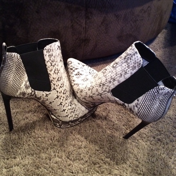 MK Meadow Genuine Snakeskin Leather Bootie. - Picture 3 of 4