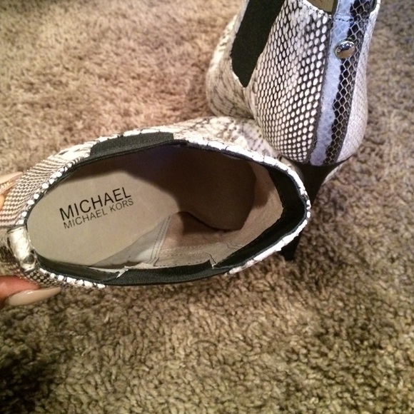 MK Meadow Genuine Snakeskin Leather Bootie. - Picture 4 of 4