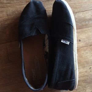 Black toms