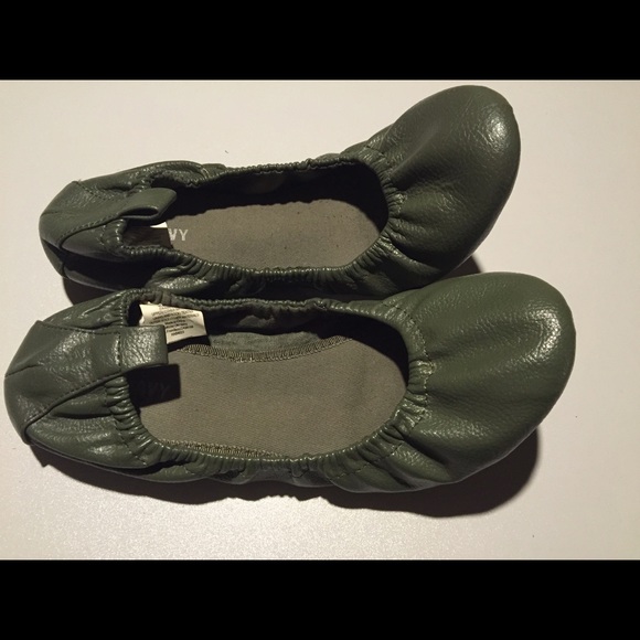 Old Navy flats W8